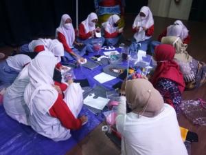 Belasan Penyandang Disabilatas di Jakpus Ikut Pelatihan Seni Kriya