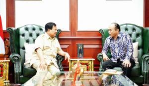 Bahas Tantangan Nasional, Menhan Prabowo Bicara Empat Mata dengan Wamendes Budie Arie 