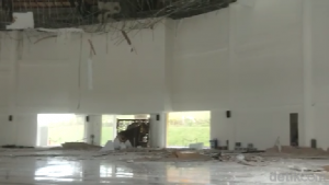 Baru 2 Bulan Diresmikan Menko Airlangga, Plafon Masjid Tanjak Batam Ambruk