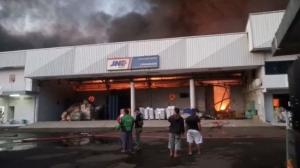 EIGER: Sekitar 200 Ribu Produk Kami Terbakar di Gudang JNE Cimanggis