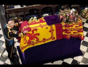 Ratu Elizabeth II Dimakamkan di Kastil Windsor dalam Prosesi Akbar yang Dimulai di Westminster Abbey