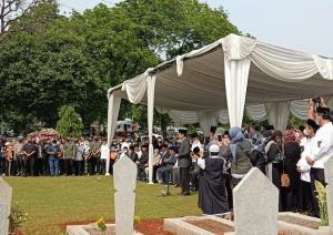 Imam Besar Istiqlal Iringi Doa untuk Jenazah Prof Azyumardi Azra di TMP Kalibata