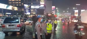 Polwan Polres Metro Bekasi Kota Ikut Pengaturan Lalu Lintas di Lokasi Rawan Kemacetan Setiap Jumat dan Sabtu Malam