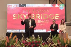Plt Wali Kota Bekasi Bersama Direktur Lalu Lintas dan Angkutan Kereta Api Resmikan Skybridge Revo Town Akses Stasiun LRT