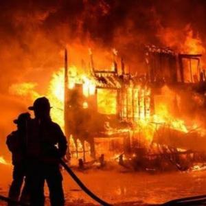 Kios di Pasar Pagi Asemka Jakbar Terbakar, 65 Personil Dikerahkan untuk Padamkan Api