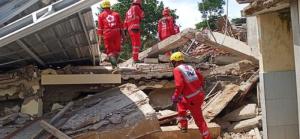 PMI Kota Bekasi Evakuasi Korban Diruntuhan Bangunan Pascagempa di Cianjur