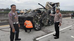 Ini Identitas 3 Korban Tewas dan 2 Luka dalam Alphard Vs Truk di Tol Boyolali