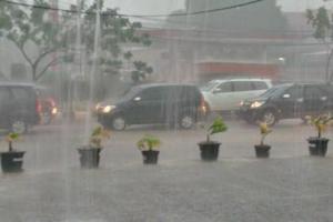 BMKG Sebut Jabodetabek Hari Ini Hanya Hujan Lebat, Bukan Badai Dahsyat