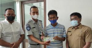 Apresiasi ke Para Wajib Pajak, Jasa Raharja Bekasi Bagi-Bagi Voucher BBM di Samsat