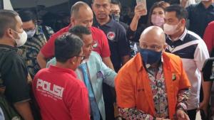 Bekas Kapolda Sumbar Irjen Teddy Minahasa Cs Tiba di Kejaksaan Negeri Jakarta Barat, Tangan Diborgol