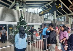 Penumpang Ramaikan Bandara Soetta Saat Akhir Pekan