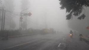Kawasan Puncak Berkabut Tebal, Satlantas Polres Bogor Imbau Pengendara Hati-hati