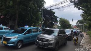 Jalan Merdeka Barat Jakpus Ditutup karena Ada Demo, Lalin Jalan Abdul Muis Macet