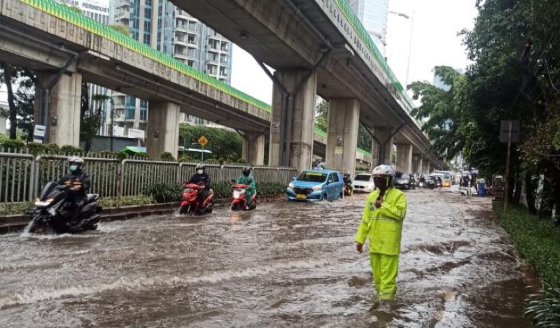 6 Ruas Jalan Di Jakarta Tergenang Air Usai Diguyur Hujan Deras