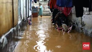 Banjir Jakarta Meluas hingga 82 RT, Ketinggian Hampir 2 Meter   