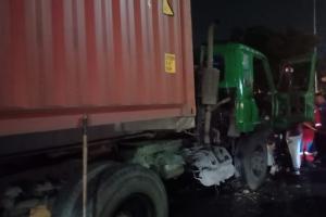 Ngeri! Truk Kontainer Alami Rem Blong Seruduk 8 Kendaraan di Tol Lingkar Dalam Jakarta