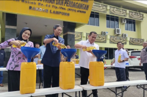 Kemendag Mengamankan 9.648 Botol Minyak Curah di Lampung