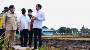 Kunjungi Jateng, Presiden Jokowi Bersama Menhan Prabowo Tinjau Panen Raya dan Resmikan Tambak Udang
