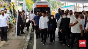 Istri KSP Moeldoko Wafat, Presiden Jokowi Ditemani Iriana Melayat ke Rumah Duka