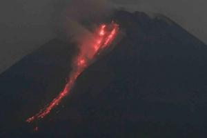 PVMBG: Gunung Merapi Alami 49 Kali Gempa Guguran Sejak Kamis Pagi