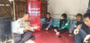 Program Jumat Curhat PMJ, Bhabinkamtibmas Pengasinan Kunjungi Warga RW 06 Perumahan Bumi Bekasi Baru
