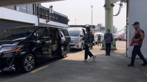 Viral, Alphard Masuk Apron Bandara Soetta Jemput Sri Mulyani, Netizen: Kementerian Sultan!