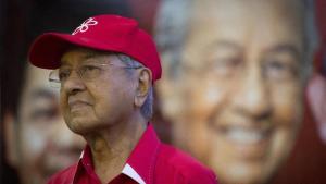 Mahathir Ancam Bawa PM Anwar Ibrahim ke Jalur Hukum soal `Fitnah` Perkaya Diri