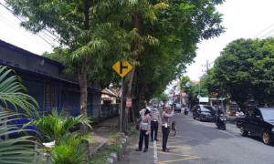 Satlantas Polres Kediri Kota Cek Jalur dan Rambu Lalu Lintas untuk Persiapan Arus Mudik