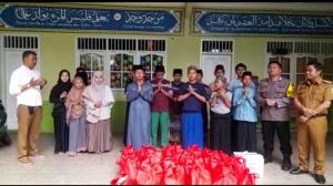 Berbagi Kebahagiaan, Polres Metro Bekasi Kota Salurkan Paket Sembako Kepada Anak Yatim Piatu Yayasan Nairul Umroh
