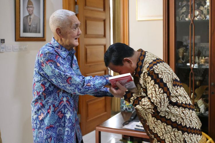 Kunjungi Try Sutrisno, Prabowo Diberi Pesan Soal Keinginannya Jadi Capres