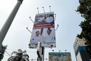 Baliho Gambar Presiden Jokowi dan Menhan Prabowo di Jalan Kramat Pela, Jakarta Pusat Curi Perhatian