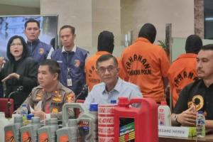Polisi Tangkap 5 Tersangka Pemalsuan Oli Kendaraan di Jawa Timur