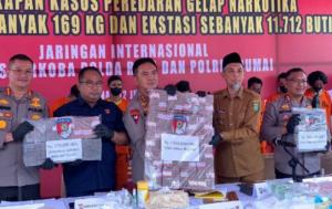 Polisi Gagalkan Penyelundupan 169 Kg Sabu dan 11 Ribu Pil Ekstasi di Dumai Riau