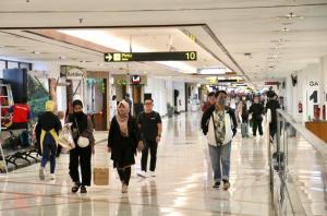 Angkasa Pura I Terapkan Aturan Perjalanan Terbaru di 15 Bandara, Penumpang Pesawat Boleh Lepas Masker