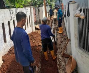 Dibangun Drainase, Pak RT 06 Rizky Ilahi Saputra Aspresiasi Kinerja BPMSDA Kota Bekasi