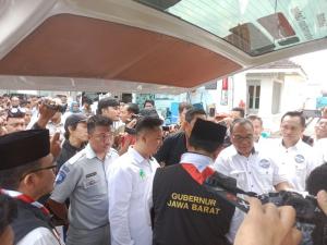 Kunjungan Gubernur Jawa Barat ke Samsat Kabupaten Bekasi Memastikan Pelayanan Berjalan Baik dan Efisien