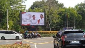 Potret Presiden Jokowi dan Menhan Prabowo `Untuk Indonesia Terus Maju`  Bermunculan di Jalanan Jakarta