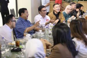 Seru, Menhan Prabowo Subianto Photobox dengan Pengusaha Rumah Makan Arief Muhammad, Pose Namaste Hingga Finger Heart