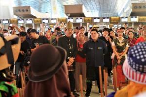 Keren, Bandara Soekarno-Hatta Meriahkan HUT ke-78 RI dengan Flashmob Angklung, Penumpang Antusias!