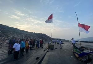 Ikatan Pemulung Indonesia Gelar Upacara Peringatan HUT ke-78 RI di gunung Sampah