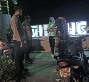 Patroli Malam Satuan Samapta Polres Kepulauan Seribu di Pulau Untung Jawa: Mencegah Hoax dan Menerima Keluhan Warga