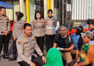 Jumat Berkah, Polresta Bogor Berbagi Sarapan dan Cek Kesehatan Gratis ke Warga
