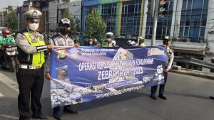Unit Lantas Bekasi Timur Tindak 4 Pengendara Sepeda Motor dan 1 Mobil Pelanggar Lalulintas saat Operasi Kewilayahan Zebra Jaya 2023