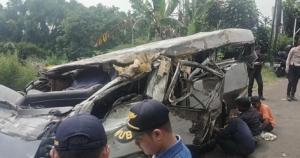 Mobil Elf Rombongan Yatim Dhuafa Tabrak Tebing di Cianjur, 4 Anak Tewas