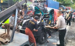 Mobil Pikap Vs Truk di Malang, 1 Orang Tewas