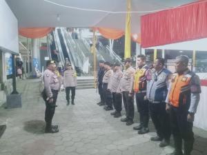 Personel Pos Yan Ops Lilin Jaya Stasiun Bekasi Siaga Pelayanan