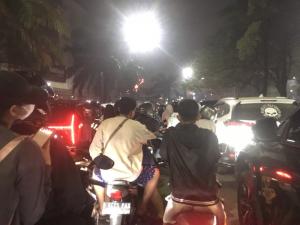 Kendaraan Tersendat saat Pergantian Tahun di Jalan Boulevard Summarecon Bekasi