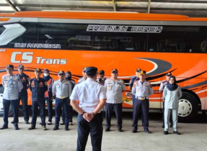 Tingkatkan Keamanan Keselamatan, PT Jasa Raharja Bersama Kepolisian dan Dishub Kabupaten Bandung Gelar Ramp Check Angkutan Umum