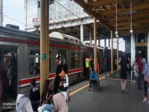 Tembus 31 Ribu Lebih Pengguna KRL Jabodetabek Turun Di Stasiun Bogor, KAI Commuter Imbau Selalu Awasi Anak dan Barang Bawaan