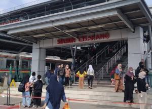 Jelang Akhir Libur Lebaran, Tren Kenaikan Pengguna Commuter Line Di Stasiun Integrasi